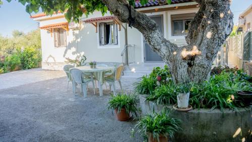 Katochi Apartment | Η Αυλή της Μαρίας