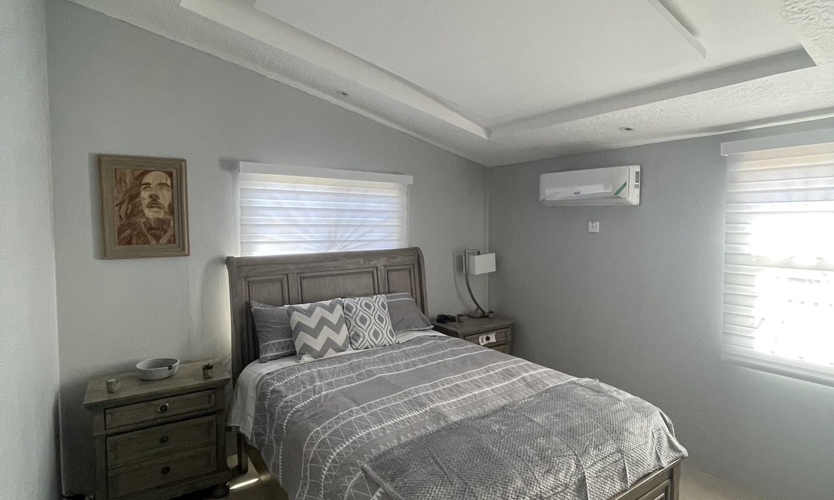 Falmouth House | 10 min drive to beach