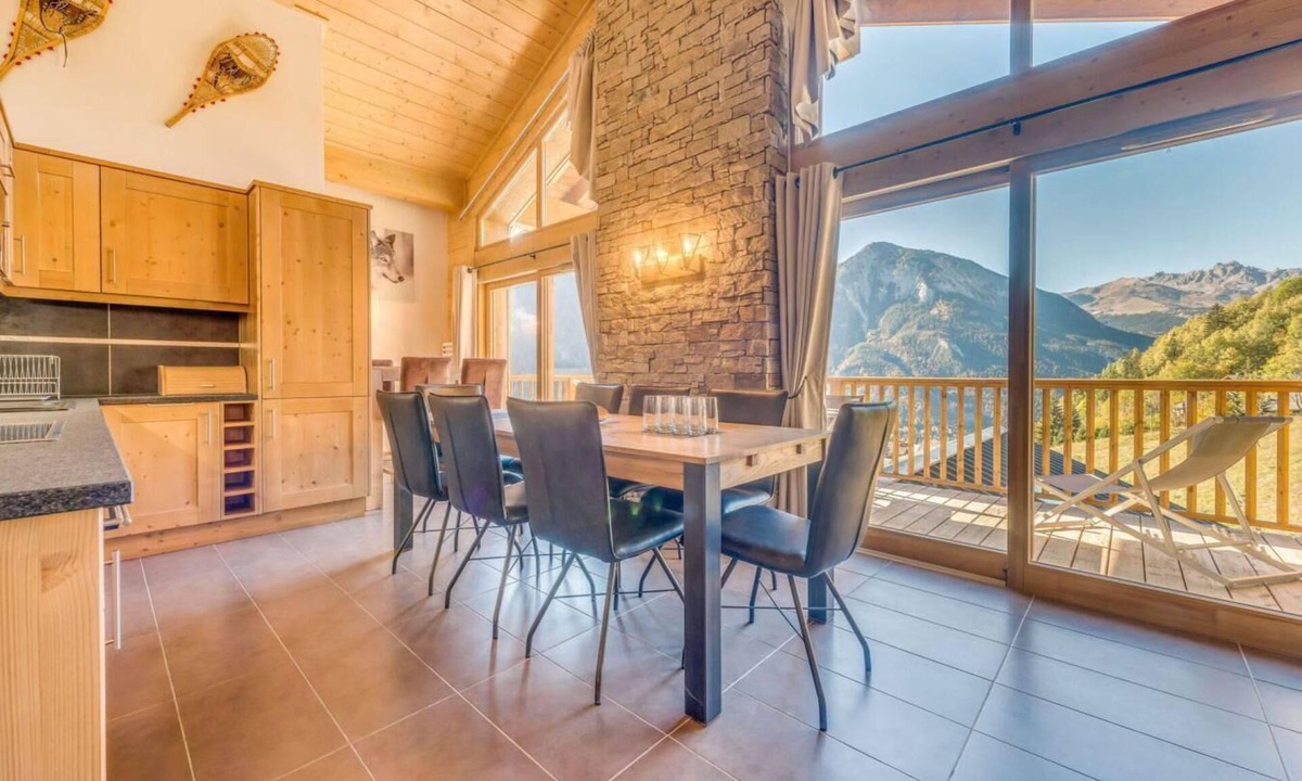Champagny-en-Vanoise Apartment | 100m from resort center, 15th floor, balcony, parking, tv, ski locker, 96m², Champagny-en-Vanoise