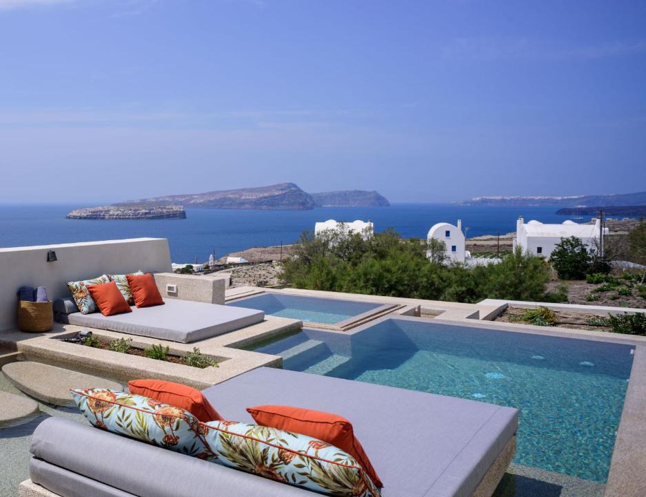 Akrotiri Hotel | 11:11 By Potnia