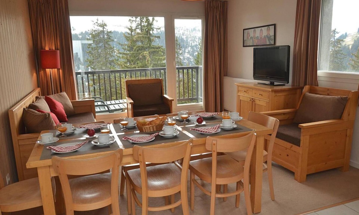 Flaine Apartment | 150m from shops, 2nd floor, balcony, parking, tv, ski locker, 60m², Flaine