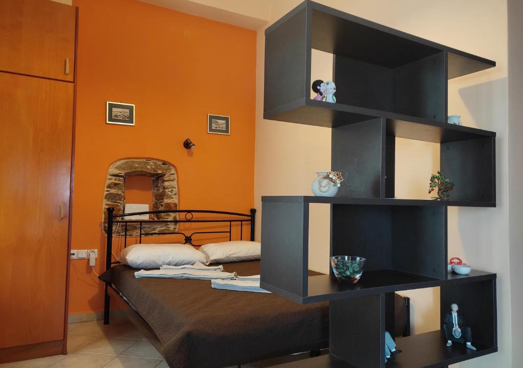 Ermoupoli Apartment | 1872 - Agnes, Cozy stony apartment with balcony