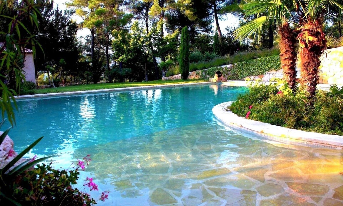 Le Tholonet Villa | 18th century bastide 6 minutes from Aix en Provence.