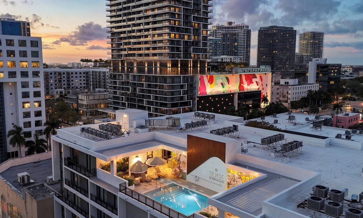 Midtown Apartment | 1BR Executive Suite w/Balcony | Rooftop Pool | New Edgewater Hotel | Sense28