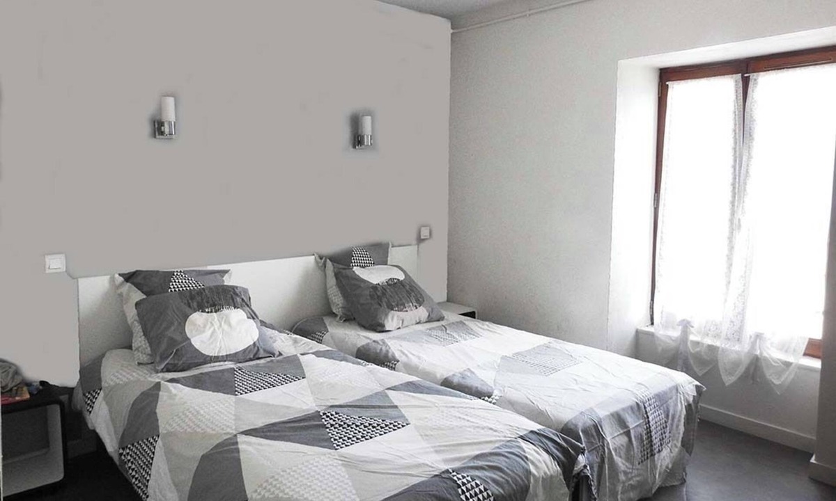 Louroux-de-Bouble Apartment | 2 Bedroom Apartment With Swimming Pool