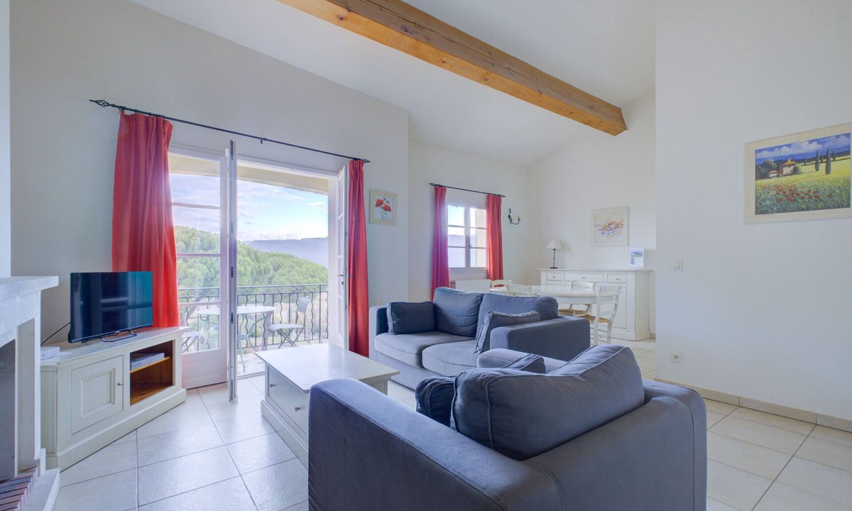 La Motte Apartment | 2 BEDROOM APARTMENT WITH LARGE BALCONY (N°560)