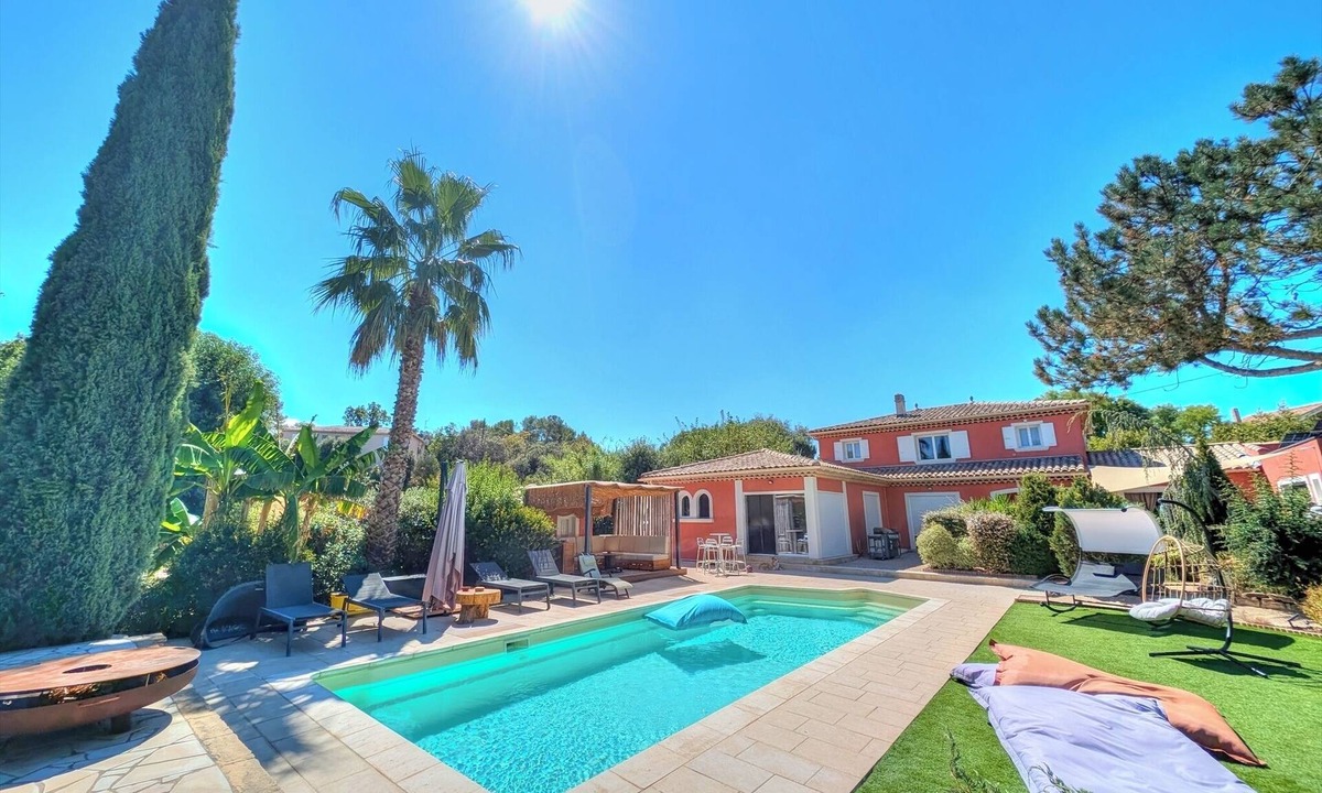 Le Cannet-des-Maures Apartment | 2-bedroom, 2-bathroom apartment with kitchen