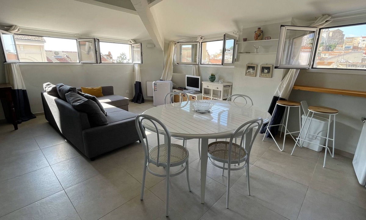Le Suquet Apartment | 2 Bedroom near Marché Forville, quiet and convenient, 5 minutes walk from Palais