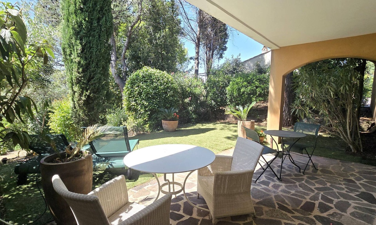 La Motte House | 2 BEDROOM TOWNHOUSE WITH GARDEN (N°563)