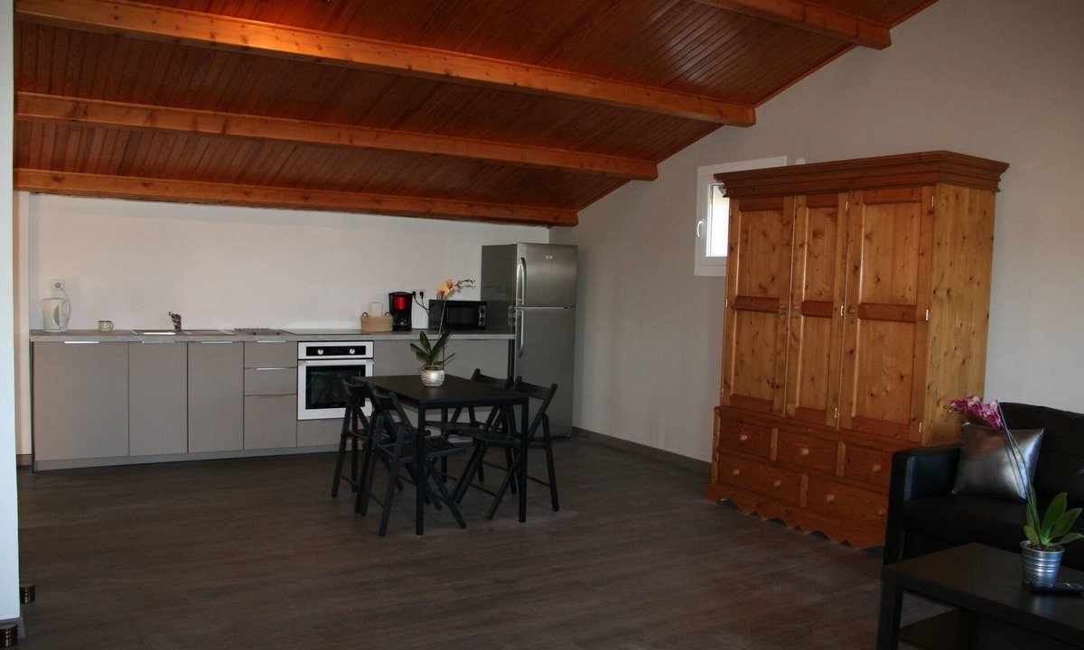 Pignans Apartment | 2-ROOM APARTMENT LOUBIERE
