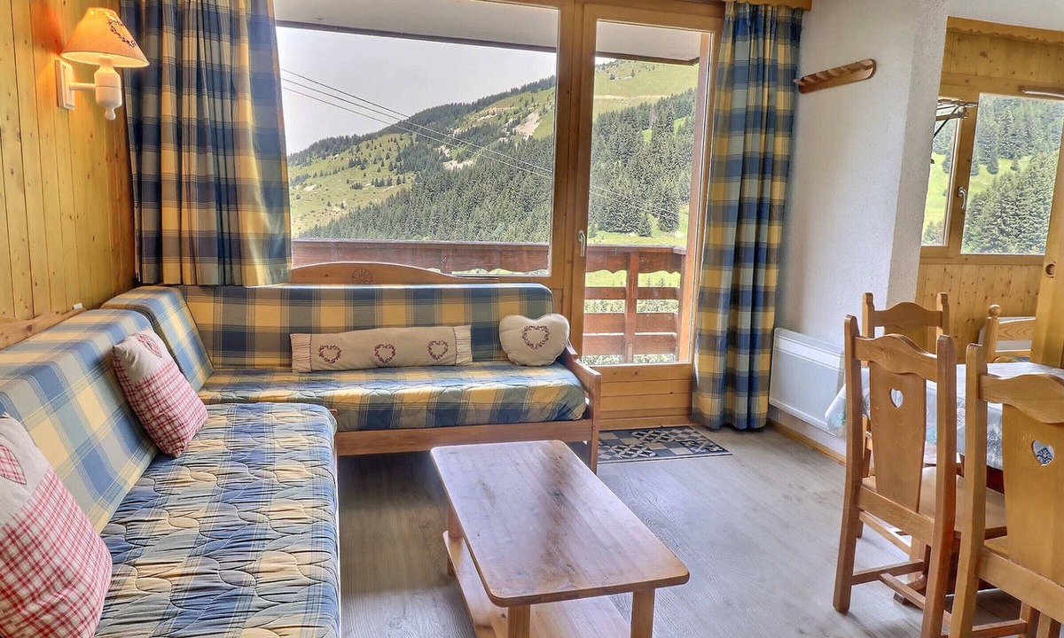 Meribel-Mottaret Apartment | 2-Room Apartment with Mountain Area, Ideal for Families, Pets Allowed
