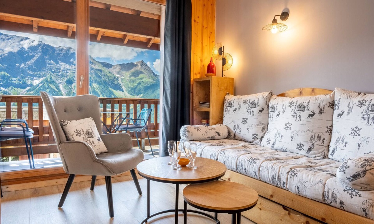 Orcieres-Merlette Apartment | 2 rooms cabin 6 pers, balcony , swimming pool ,WIFI and car park