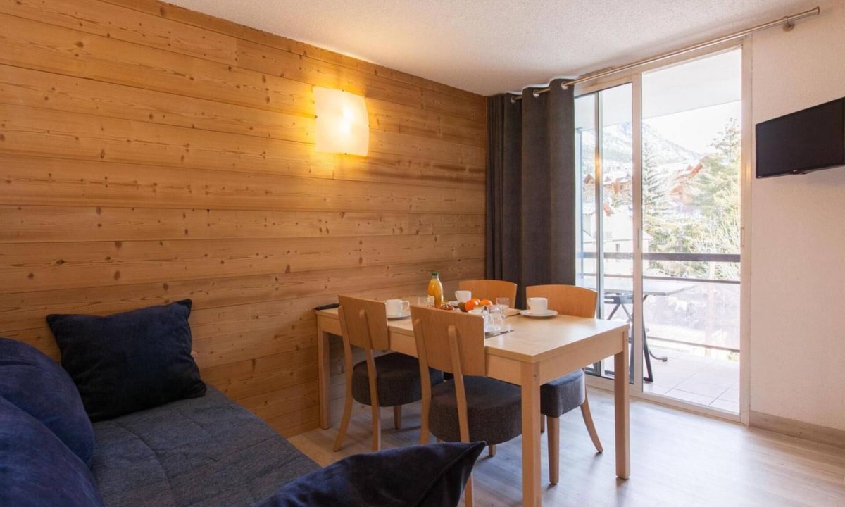 Briancon Apartment | 200m from resort center, 4th floor, balcony, tv, ski locker, 28m², Serre Chevalier