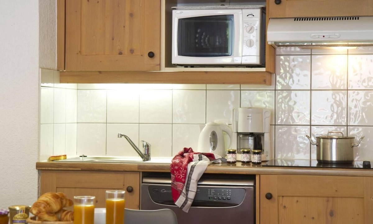 Praz-sur-Arly Apartment | 20m from resort center, swimming pool, balcony, tv, ski locker, 28m², Notre Dame de Bellecombe