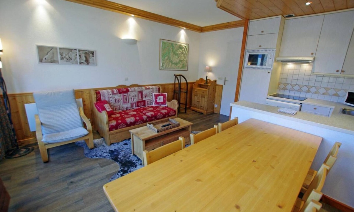 Tignes le Lac Apartment | 20m from resort center, 2nd floor, view lake, balcony, tv, ski locker, 53m², Tignes