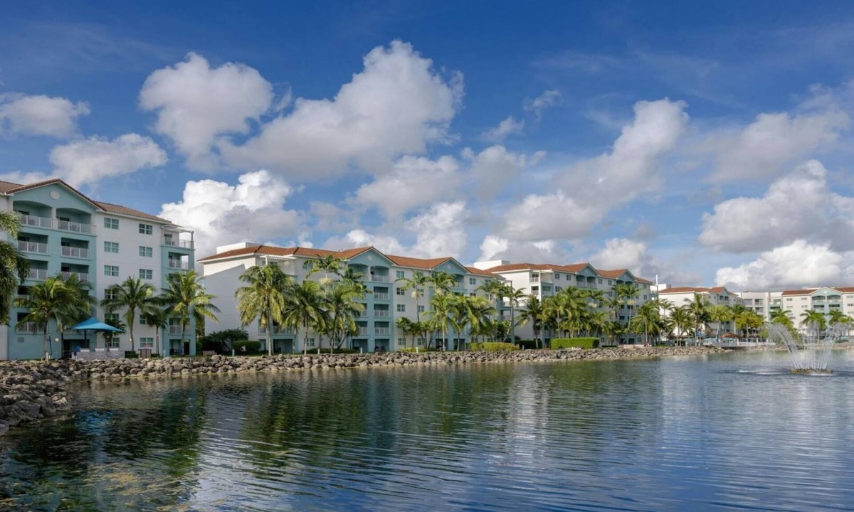 Doral Resort | 2BR Lake View Villa Near Miami Beach – Marriott’s Villas at Doral