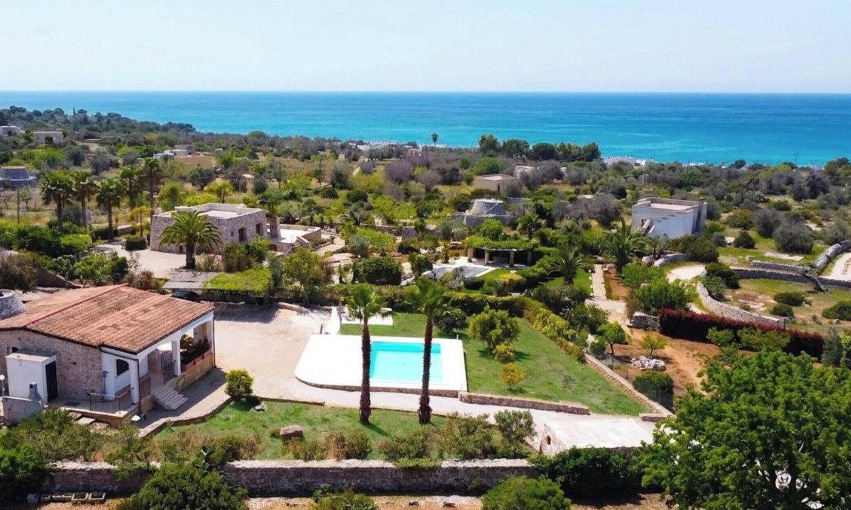 Torre Vado Villa | 2km from the beaches: nice villa with pool