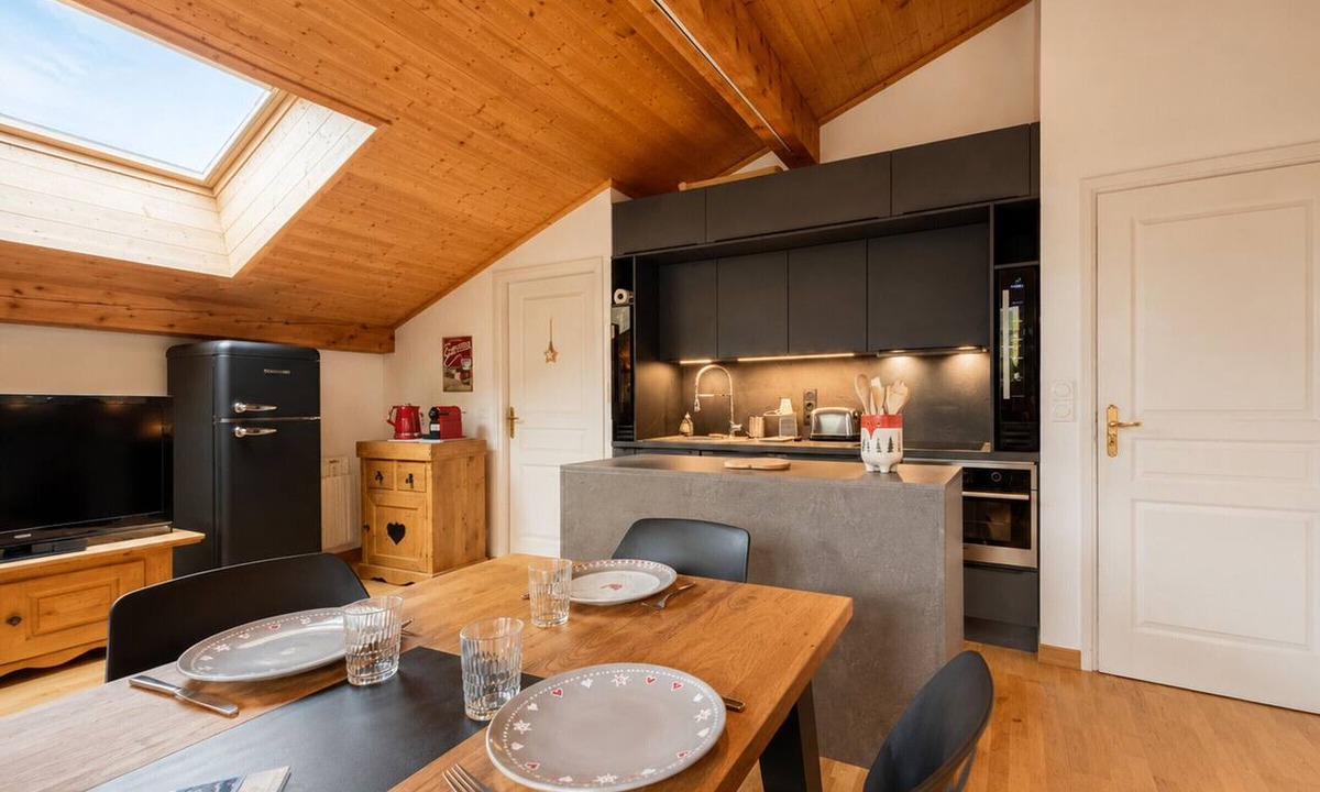 Flumet Apartment | 3-bedroom duplex at the foot of the slopes with pool and parking