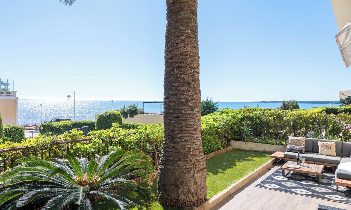 Pointe Croisette Apartment | 3-Br Apartment with Private Pool & Sea View
