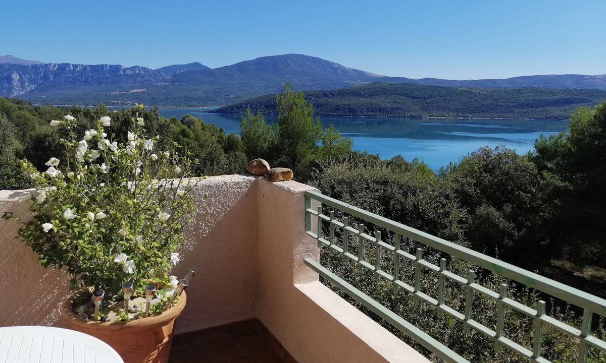 Sainte-Croix-du-Verdon Apartment | 3-room apartment 55 m2, terrace 15 m2, breathtaking view, sleeps 4, air-conditioned, WIFI