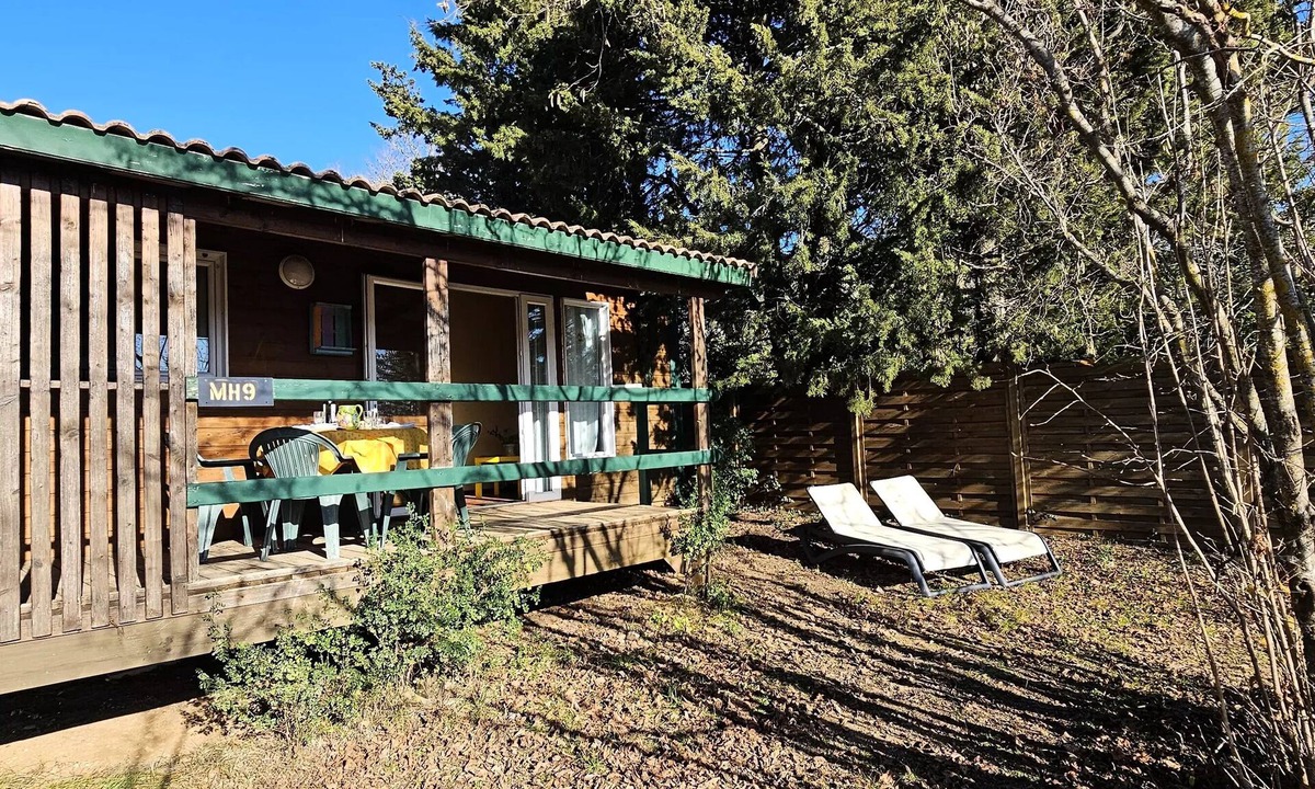 Saint-Laurent-du-Verdon Ski Chalet | 3-Room Chalet for 4 People
