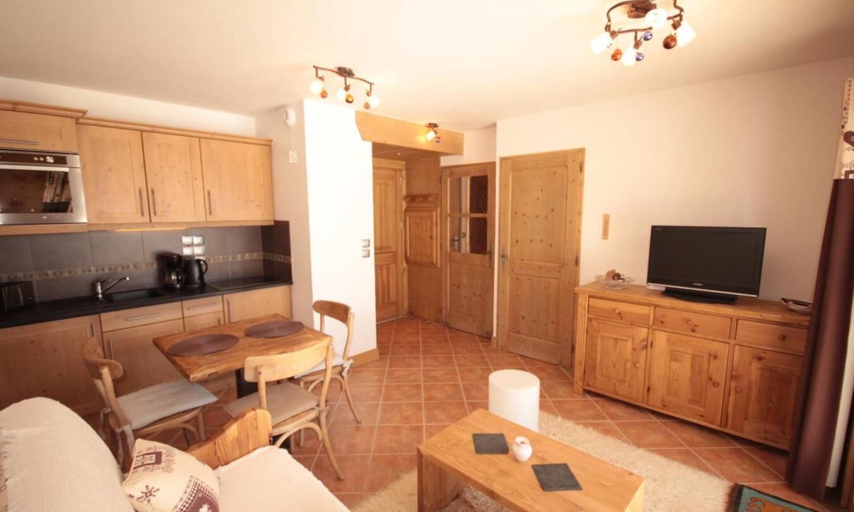 Bisanne 1500 Apartment | 350m from shops, Ground floor, view panoramic, swimming pool, terrace, tv, ski locker, 32m²