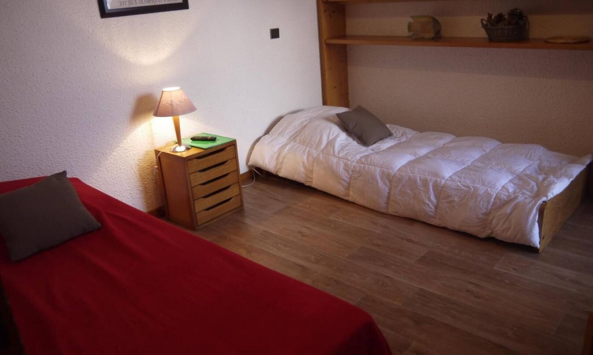 Meribel-Mottaret Apartment | 35m from shops, 2nd floor, view mountain, balcony, 18m², Méribel-Mottaret