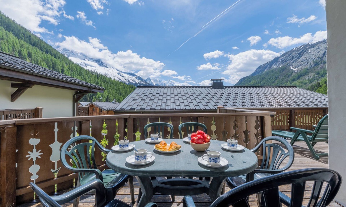 Montroc Apartment | 3BR Balcony & Parking near Argentière, Le Tour (Argentière), France