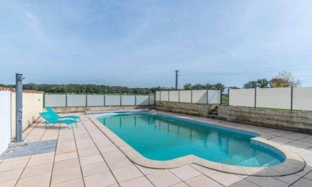 Saint-Yan House | 4/6 person cottage with heated swimming pool