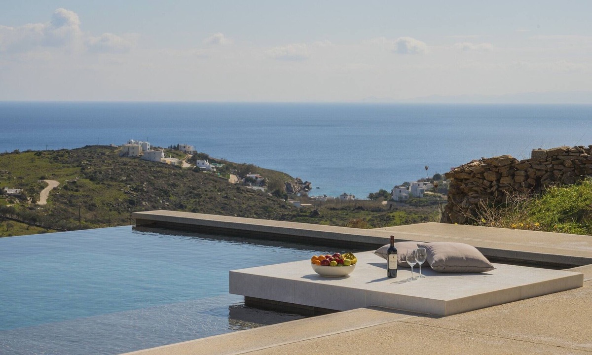 Posidonia Villa | 4 bedroom accommodation in Siros