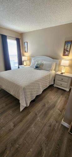 Lake Berkley House | 4 Bedroom villa in Lake Berkley, Private Pool Fantastic View, Free WiFi, Theme Parks All Around!