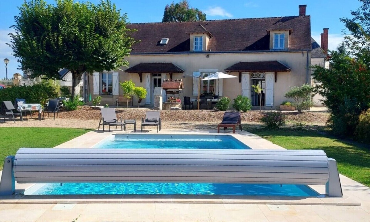 La Berthenoux Cottage | 4-star historic house with heated swimming pool (8 X 4)