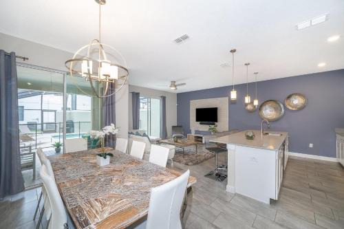 Campbell House | 4964RS Townhouse 4 Beds & 3 Baths with Private Pool