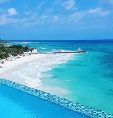 Silver Sands Villa | 4BR Beachfront Villa w/Private Pool and Cook-JSCV