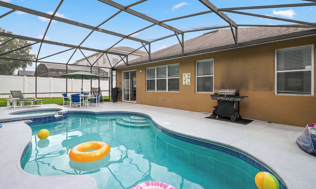 Legacy Park House | 4BR pool home - 15 mins to Disney World