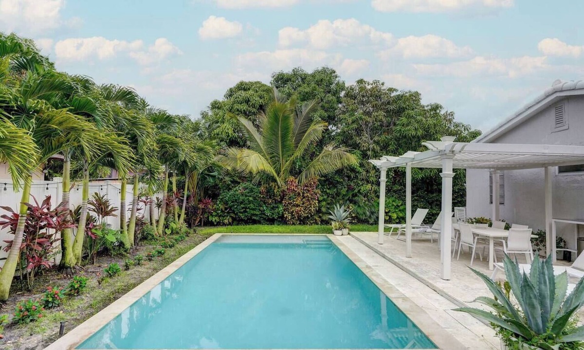 Miami Shores House | 4BR Pool Villa Near Design District | Sleeps 12
