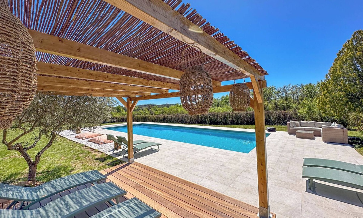 Aups House | 5 bedroom Mas, olive grove, heated pool 15 x 5m, air con, 5000m2 gardens