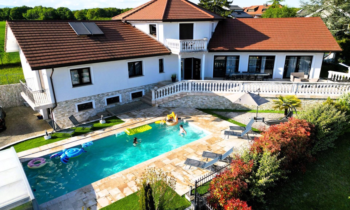 Juvigny Villa | 5★ Villa for 15 People - Pool, Sauna, Petanque - 20 min from Geneva