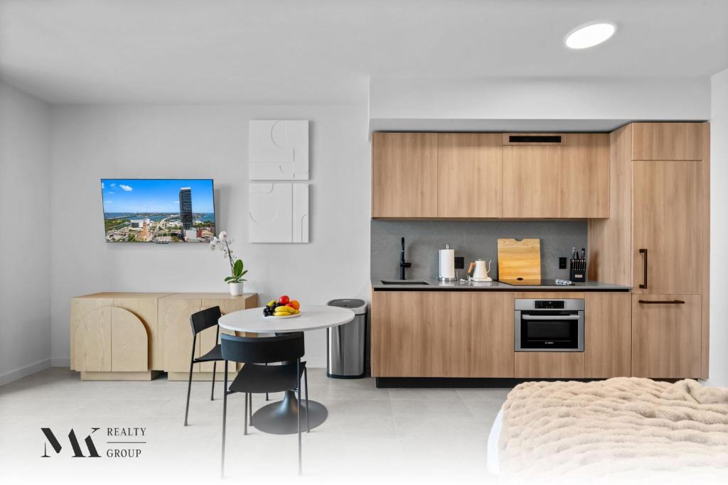 Downtown Miami House | 501 First Residences Studio mins from Cruises with Beach Access