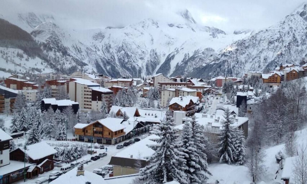 Mont-de-Lans Apartment | 50m2 apartment at the foot of the slopes and all amenities