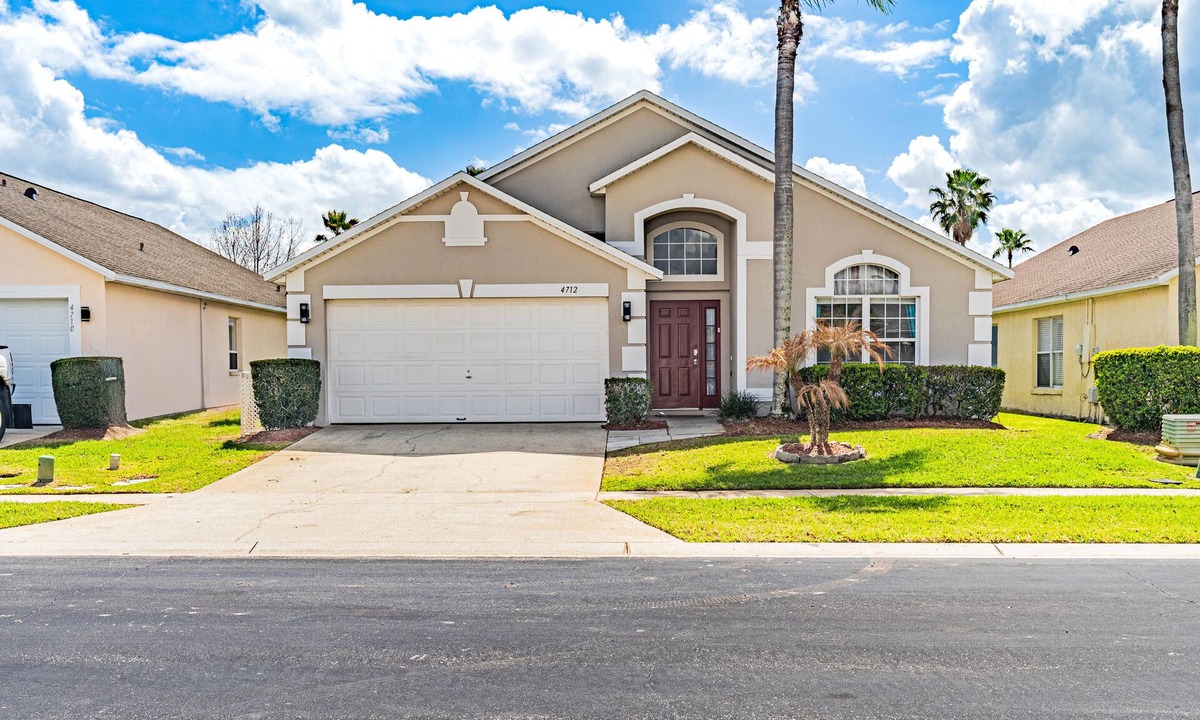 Lake Berkley House | 5BR Villa Private Pool & Game Room