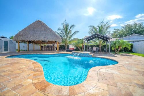 Princeton House | 6BR Villa Tropical Haven Private Pool & BBQ