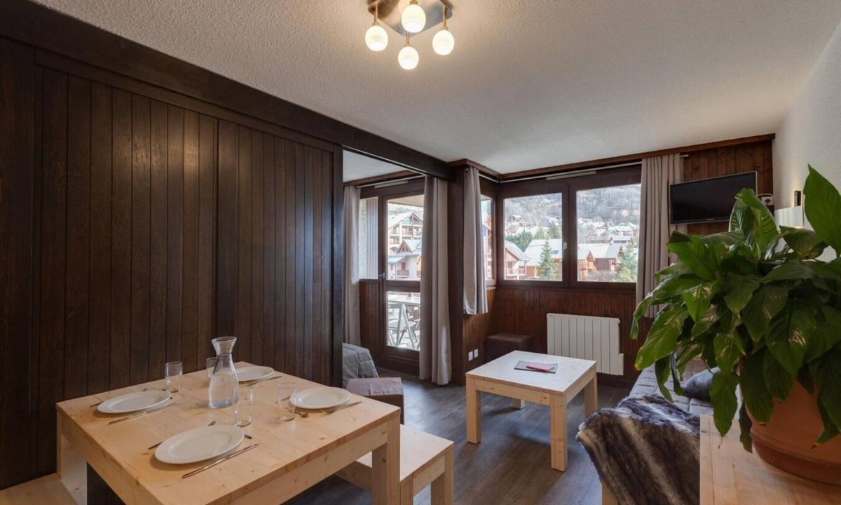 Chantemerle Apartment | 6th floor, view mountain, balcony, parking, tv, ski locker, 31m², Serre Chevalier