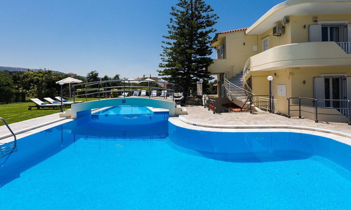 Houdetsi Villa | 90m2 Pool, Pool, basket, playground, soccer, volley and more!