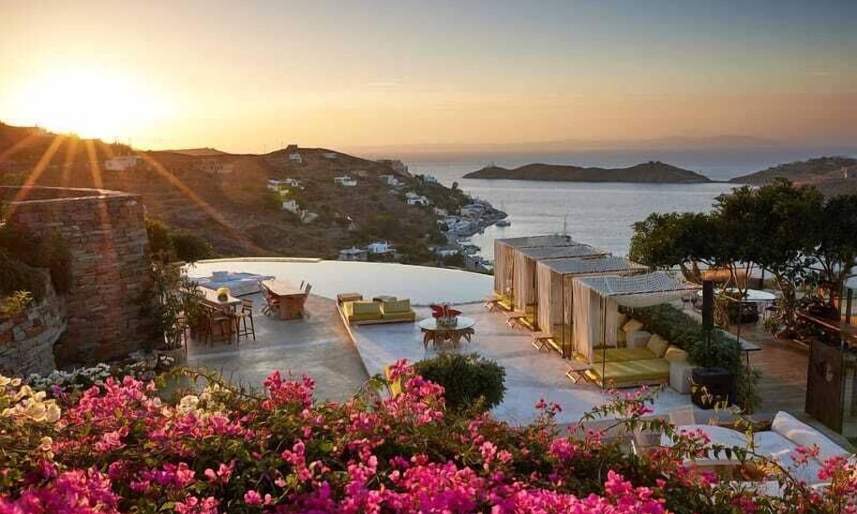 Vourkari Hotel | Aigis Suites