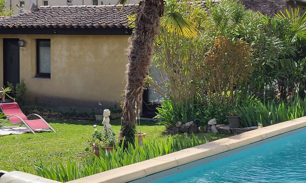 La Begude-de-Mazenc Apartment | air-conditioned studio in the owner's garden in a village,
