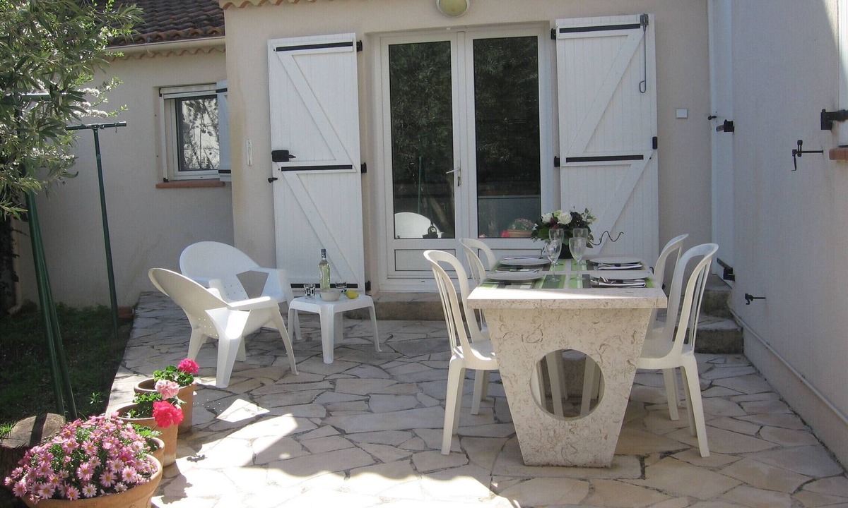 Allauch House | Air-conditioned apartment with private terrace