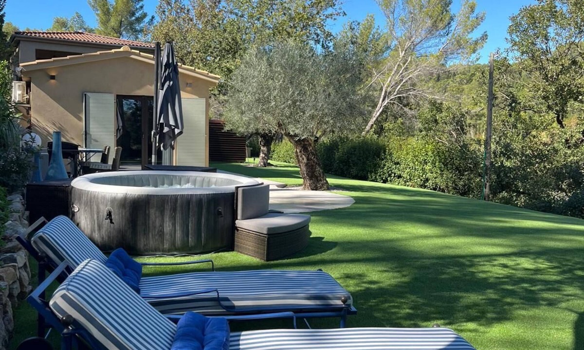 Est House | Air-conditioned cottage - SPA BBQ