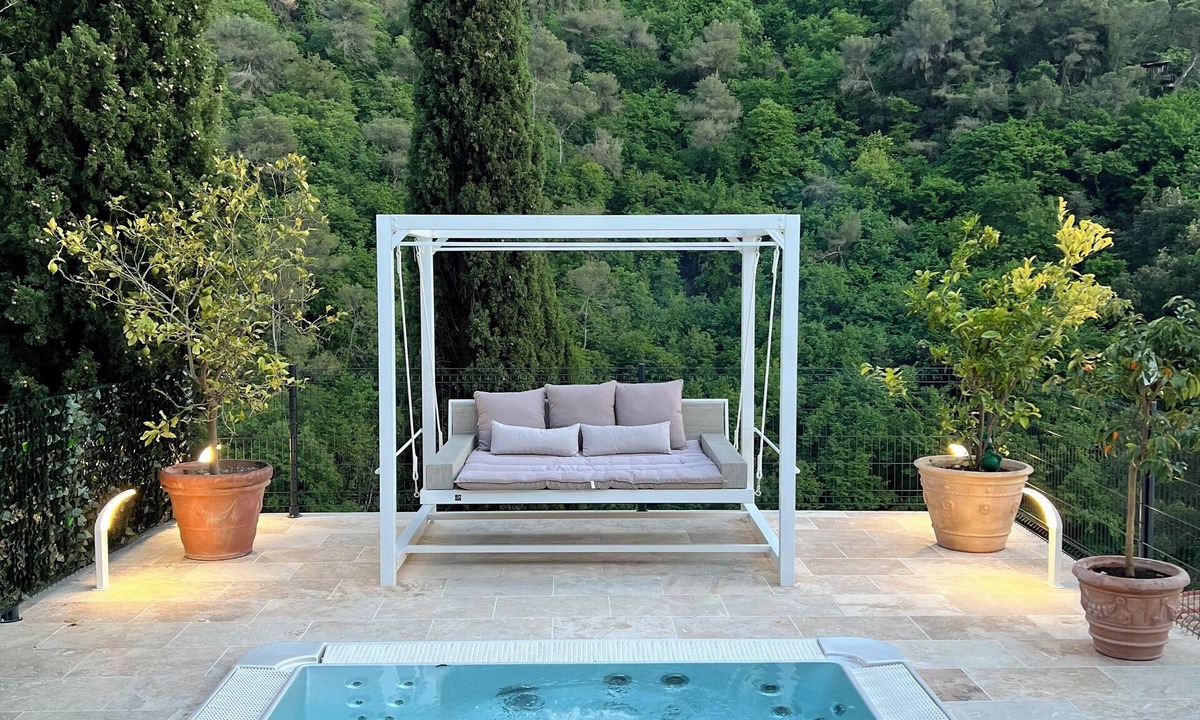 La Trinite Apartment | Air-conditioned T2 with terrace, jacuzzi & parking - near Nice & Monaco