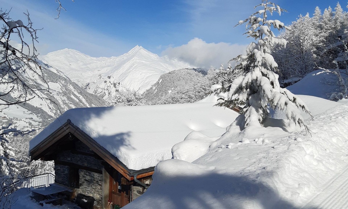 Arc-1600 Ski Chalet | Alpine chalet Les Arcs 1600, pets allowed, shops 2 min ski away